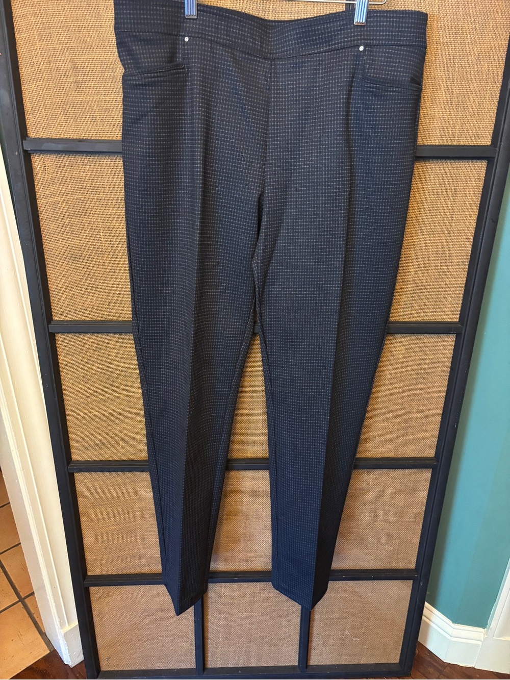 89th + MADISON GRAY SMALL SQUARE PRINT PANT SIZE 16 WITH CREASE PULL ON ELASTIC